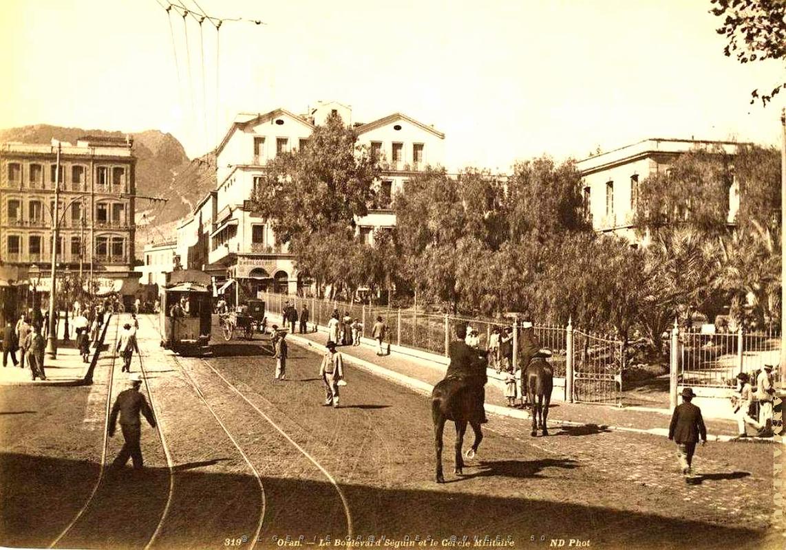 PA c- 056- Place d'Armes- trams et autobus.jpg